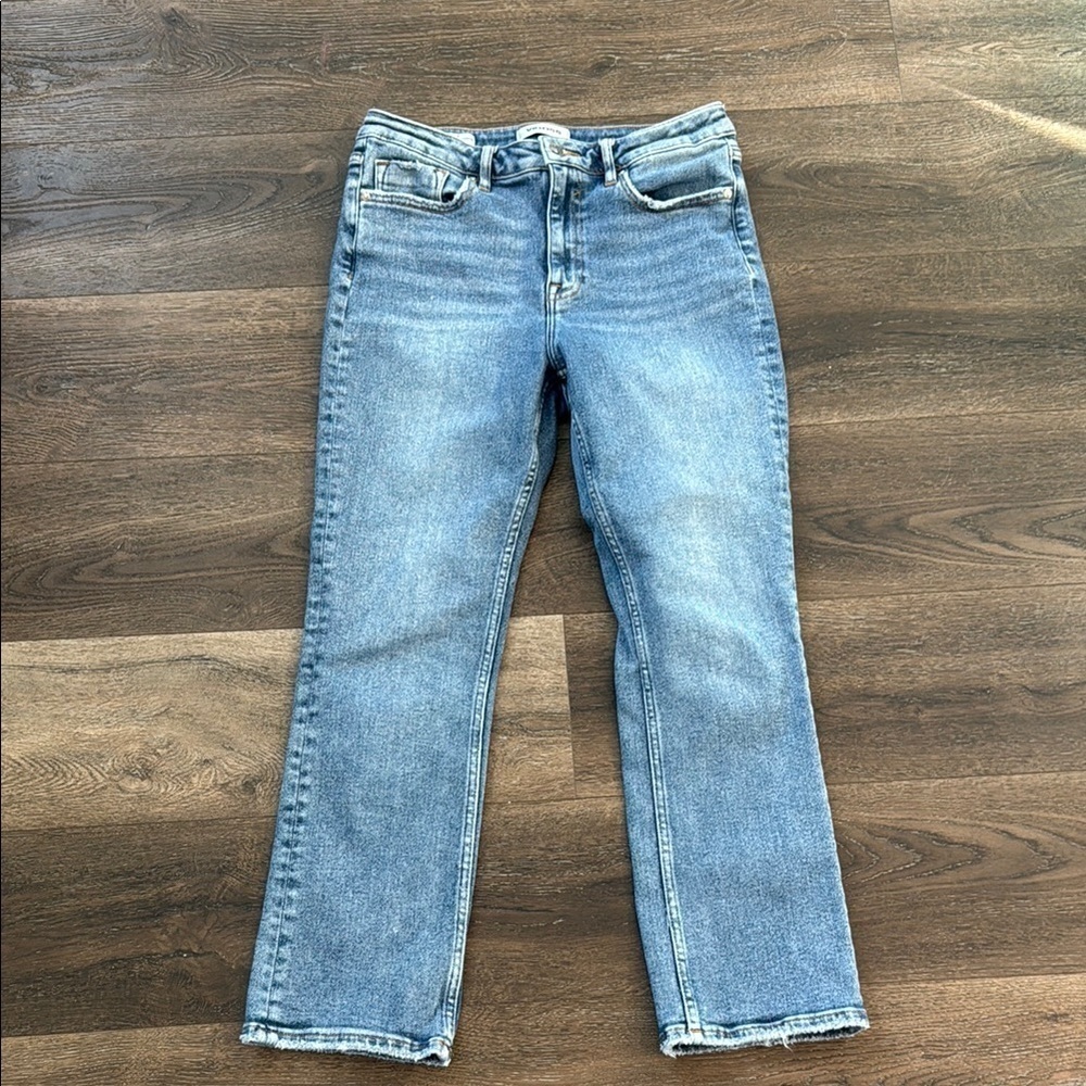 Vigoss Jeans. Women’s size 29. Crosby Straigh Jeans. Very cute and stylish!